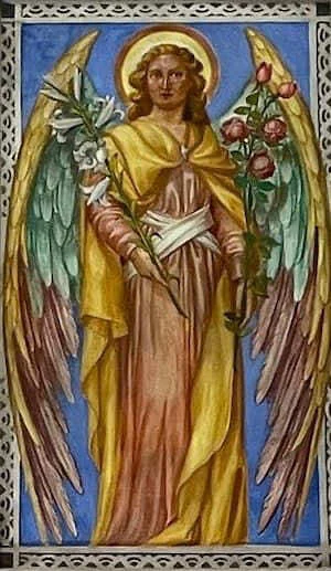 Ange portant des lys et des roses